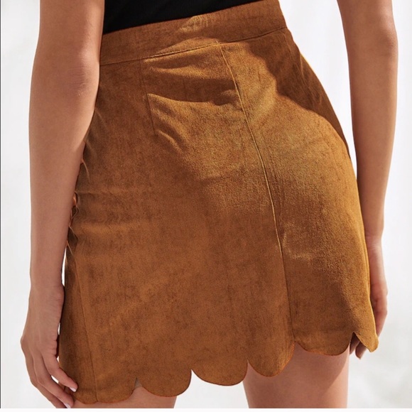 Last one!! 🍁Scalloped Suede wrap skirt - Picture 3 of 4